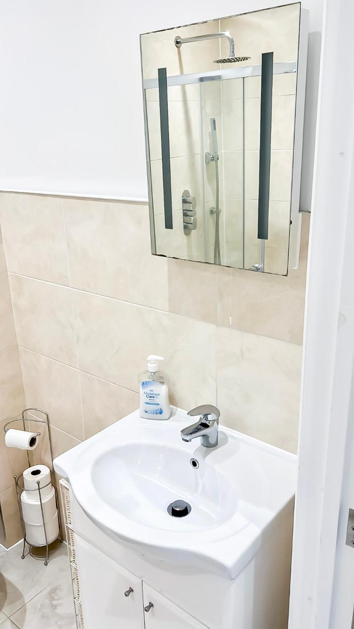 Charming 2-Bedroom Flat In Shepherd'S Bush, Near Hammersmith London Exterior foto